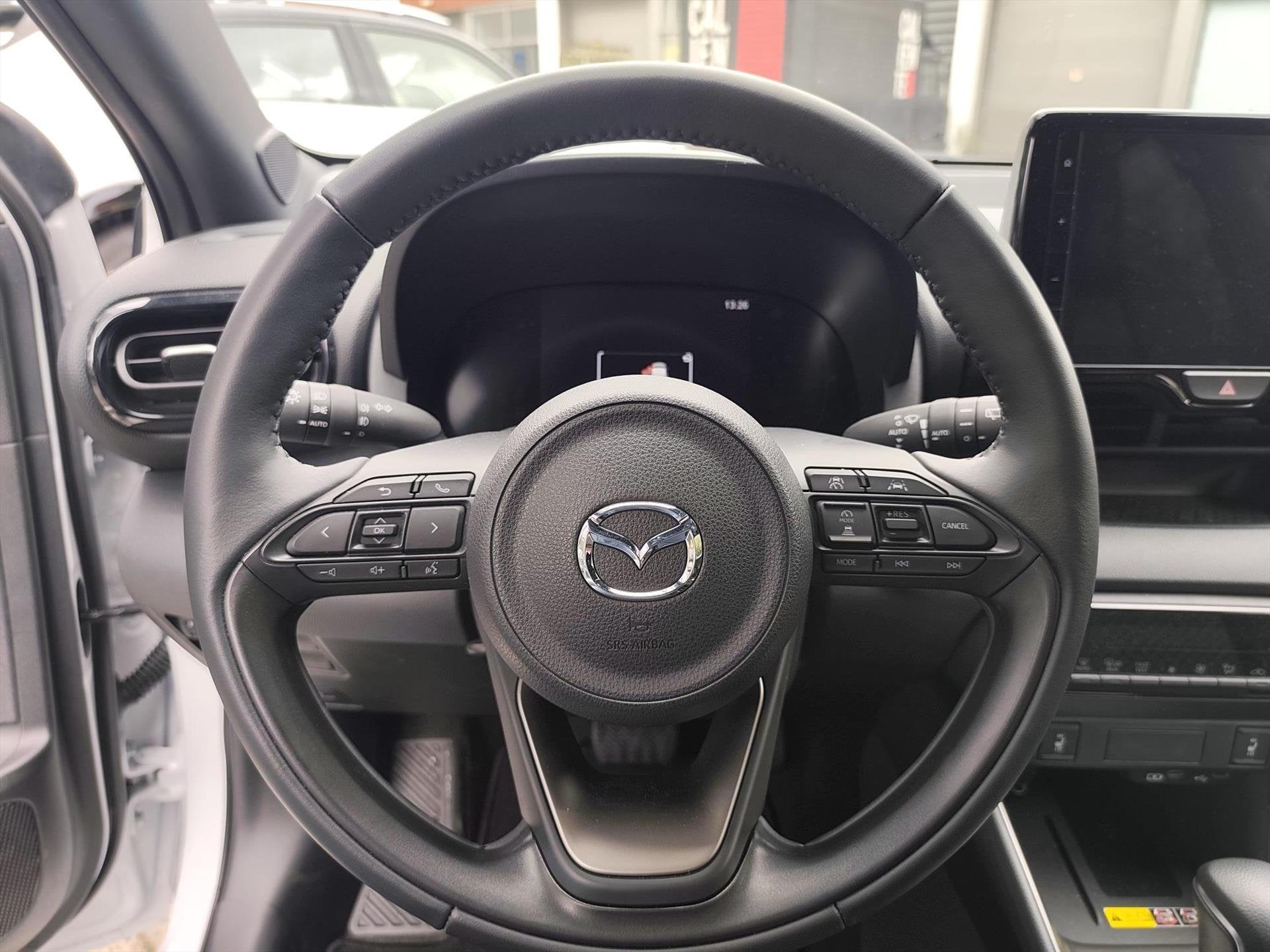 MAZDA 2 Hybrid 1.5 Hybrid 116pk CVT Homura | Navi via Apple, Auto's, Gebruikt, Adaptive Cruise Control, 450 kg, Wit