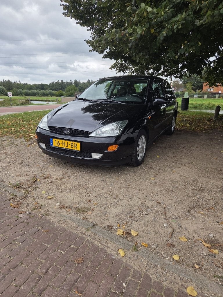Ford Focus 1.6 I Trend 3D AUT 2001 Zwart, Auto's, 1596 cc, Stof, 4 cilinders, 100 pk