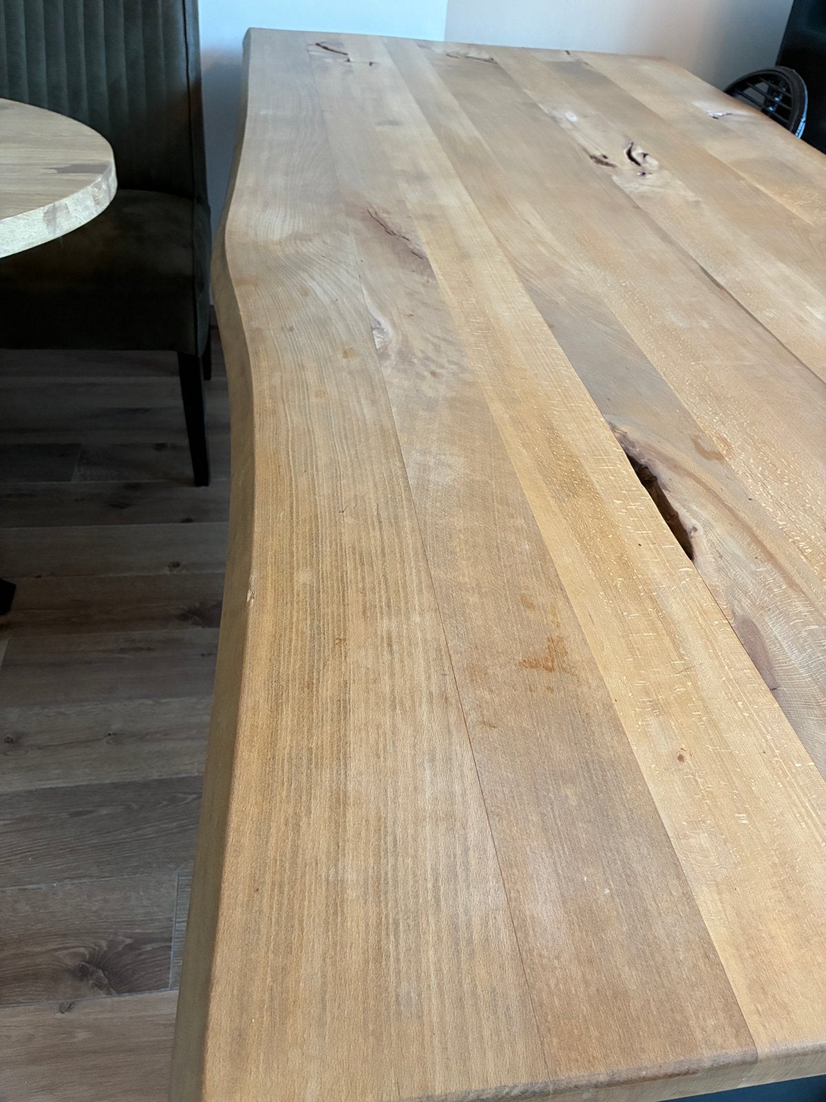 Foto 6 van Robuuste eikenhouten eettafel