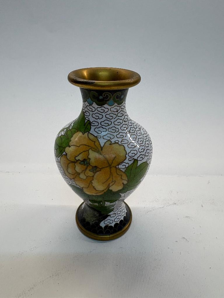 Prachtig Chinees Cloisonné Vaasje – 10,5 cm, Antiek en Kunst, Antiek | Vazen, Ophalen of Verzenden