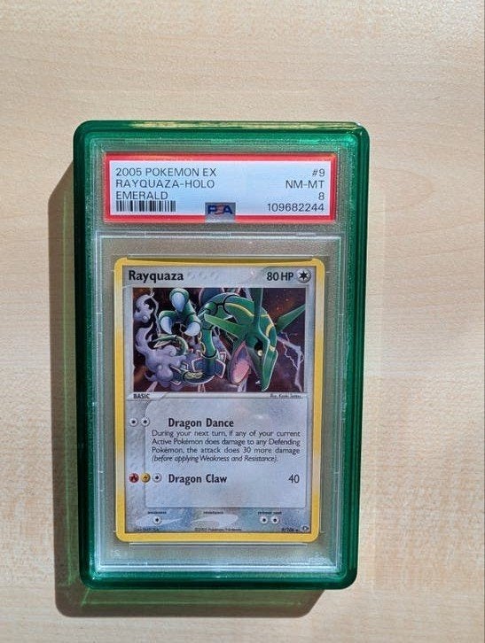 Pokémon PSA 8 Rayquaza Holo 9/106 – EX Emerald (2005, NM-MT), Ophalen of Verzenden, Nieuw