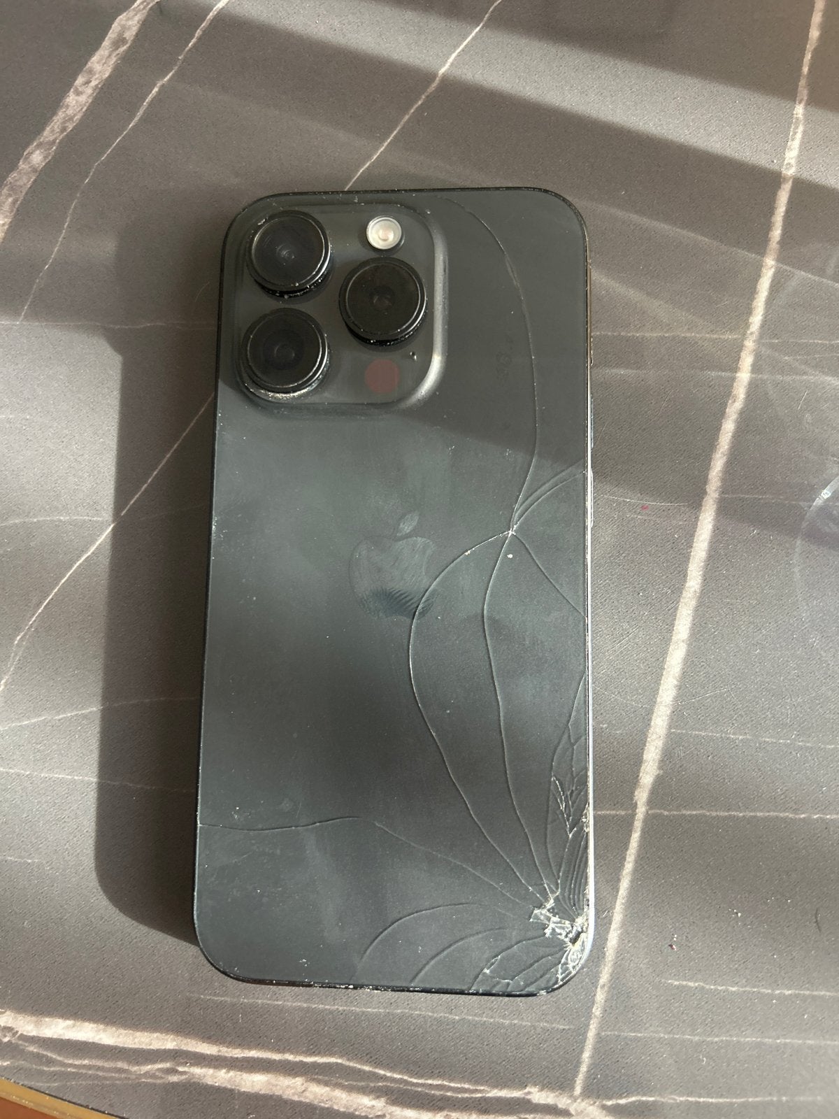 iPhone 16 Pro 256 GB - Gebruikt met barsten achterkant, Telecommunicatie, Mobiele telefoons | Apple iPhone, Zwart, Ophalen of Verzenden