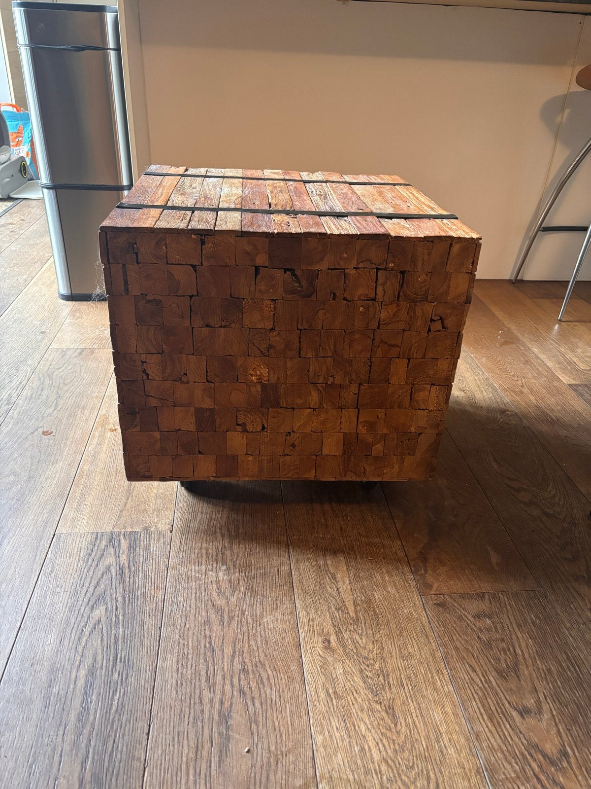 Unieke houten salontafel/bijzettafel op wielen 50x50x48 hoog, Ophalen, 50 – 75, Gebruikt, Vierkant