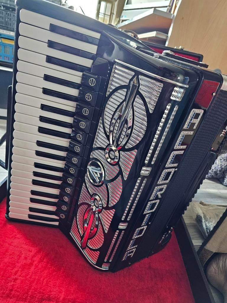 Accordiola accordeon 5 korig, 120 bas, Ophalen, Zo goed als nieuw, 120-bas, Accordiola