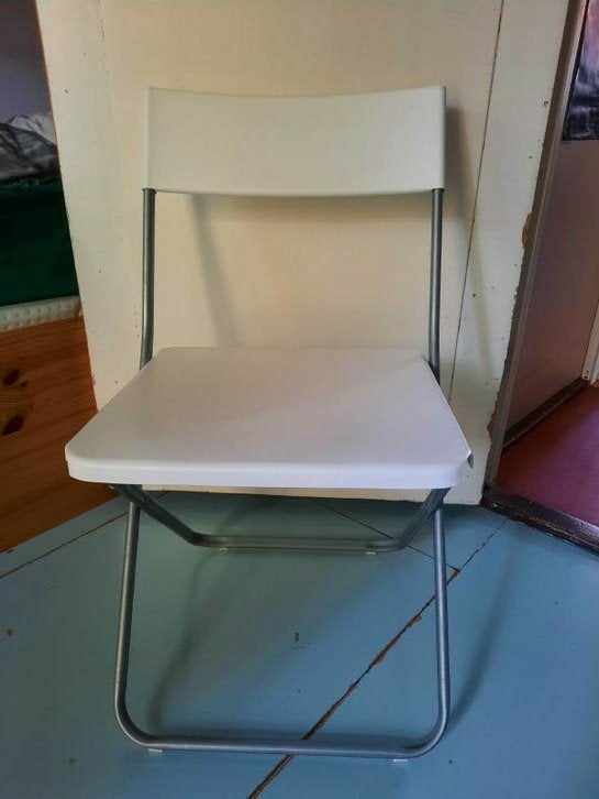 Twee witte klapstoelen, Huis en Inrichting, Ophalen, Zo goed als nieuw, Wit, Twee