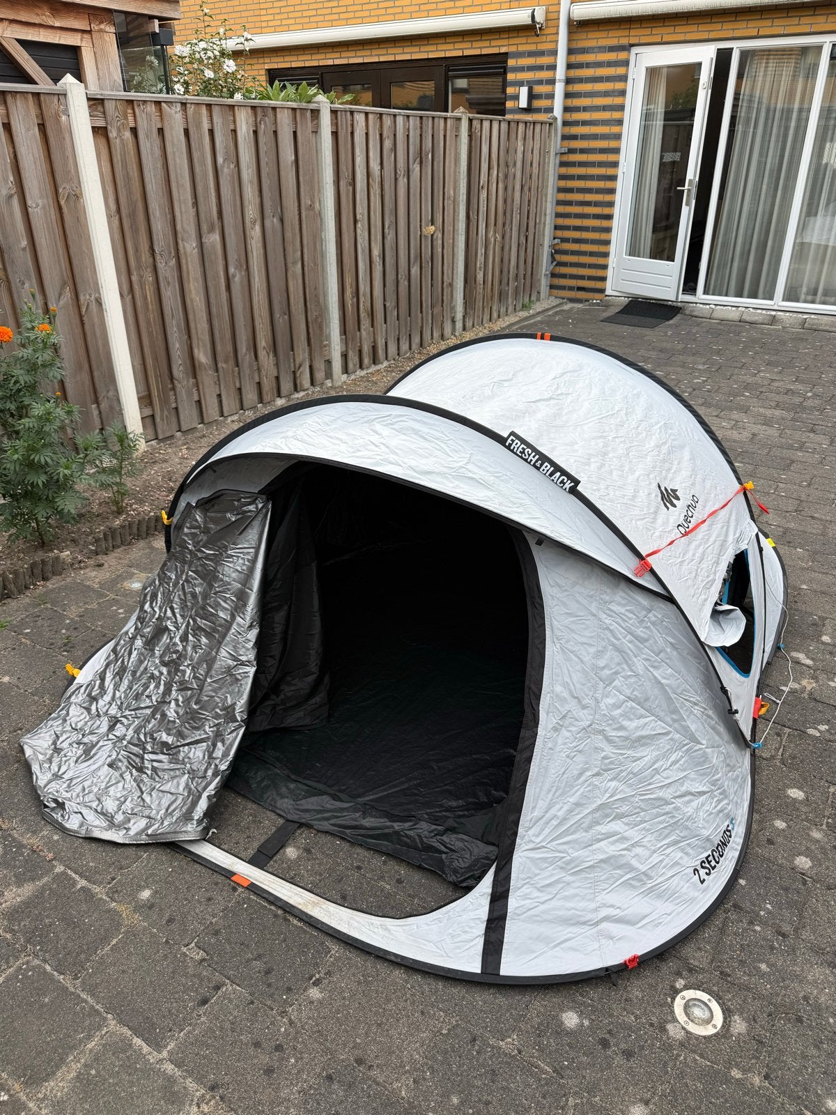 Quechua 2 Seconds 3 Fresh & Black Tent (2x!!), Ophalen, Zo goed als nieuw, Tot en met 3