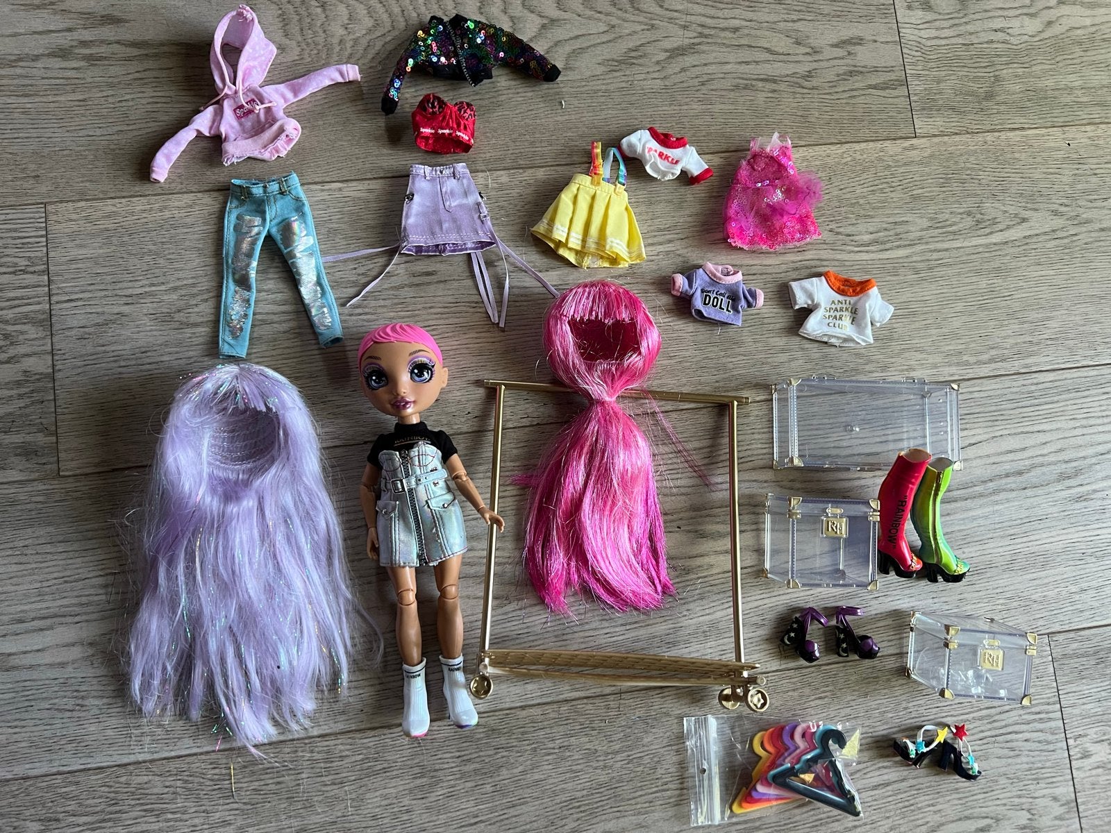 Rainbow High pop met kleding en accessoires, Kinderen en Baby's, Speelgoed | Poppen, Gebruikt, Overige typen, Ophalen of Verzenden