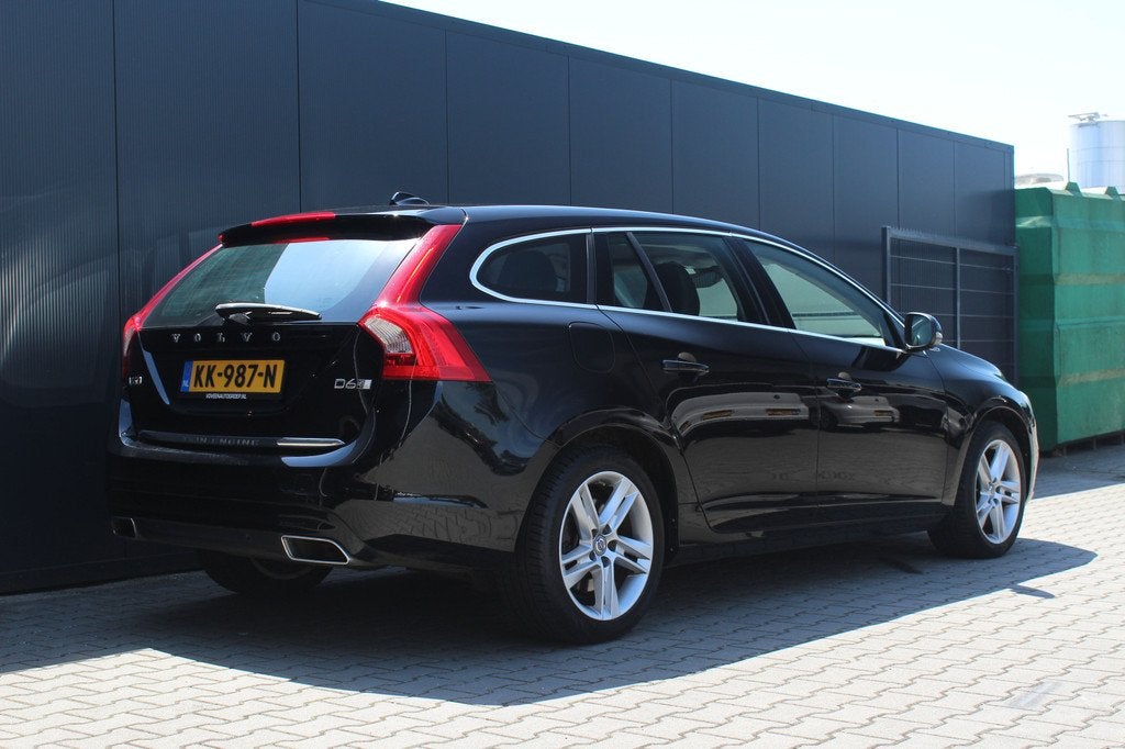 Volvo V60 2.4 D6 Twin Engine Momentum | Incl. 12 maanden gar, Auto's, Automaat, Zwart, Vierwielaandrijving, 1880 kg