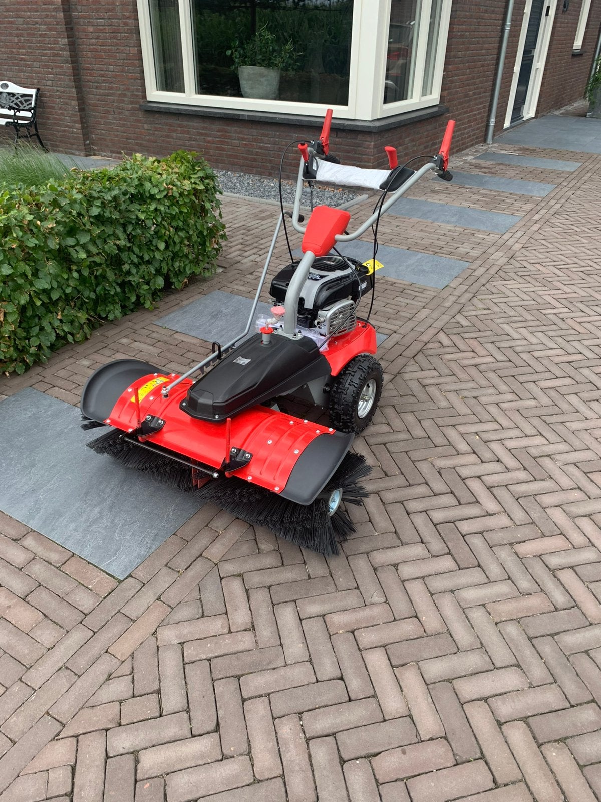 AANBIEDING btw vrij nieuwe B&S veegmachines, Tuin en Terras, Veegmachines, Ophalen, Nieuw