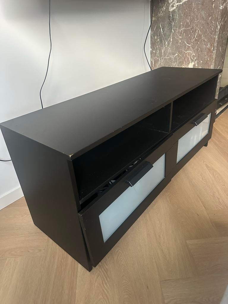 Zwart TV-meubel met glazen deuren, 120x41,5cm, Huis en Inrichting, Kasten | Televisiemeubels, Ophalen, Gebruikt, 100 tot 150 cm
