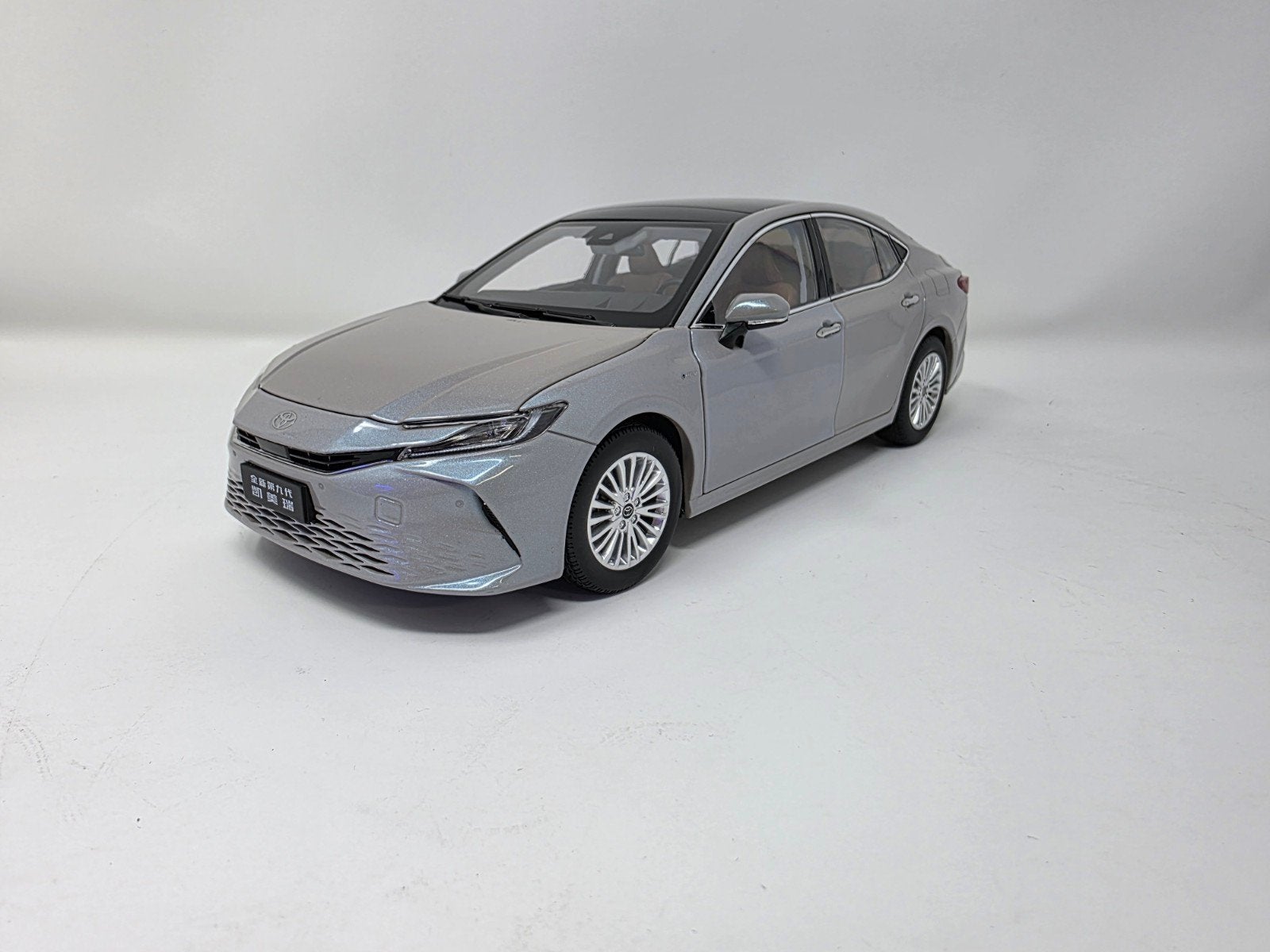 Toyota Camry 2024 1:18 in OVP Toyota Dealer model, Ophalen of Verzenden, Zo goed als nieuw, Overige merken