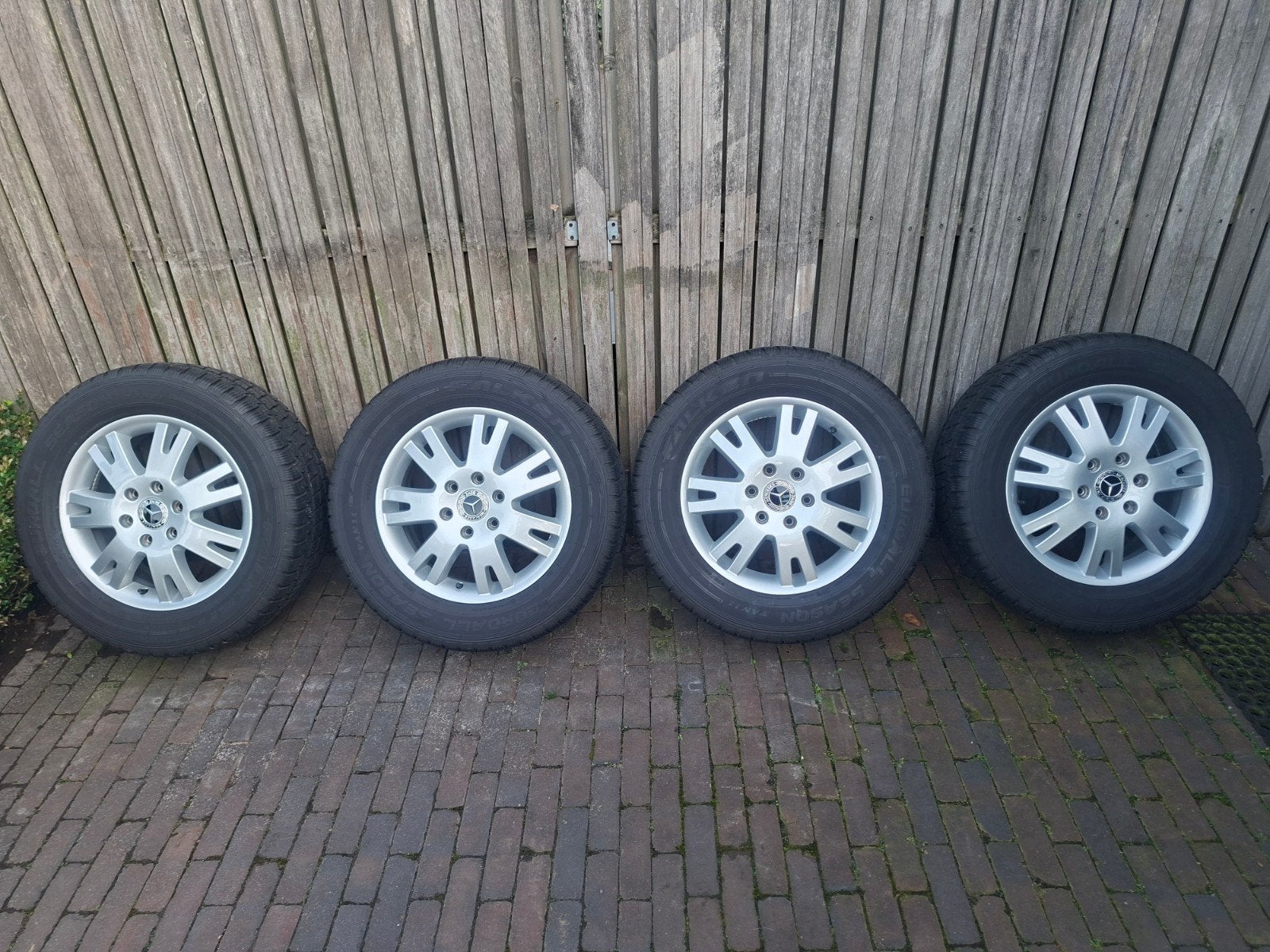 17 inch Mercedes Sprinter camper velgen all-season banden, Ophalen