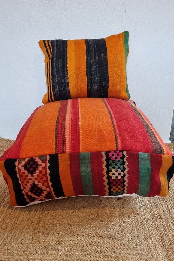 Marokkaanse vintage berber poef en kussen, poefs marokko, Huis en Inrichting, Banken | Voetenbanken en Poefen, Ophalen of Verzenden