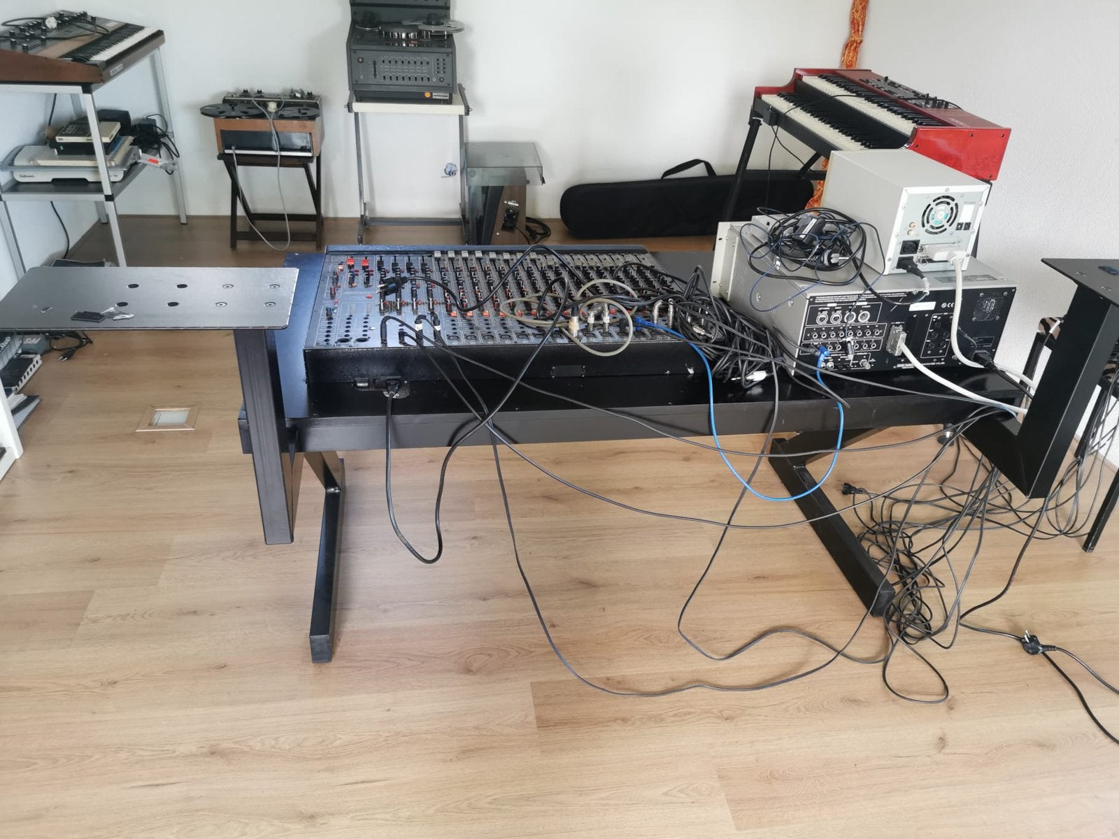 Studiotafel, Ophalen, Gebruikt