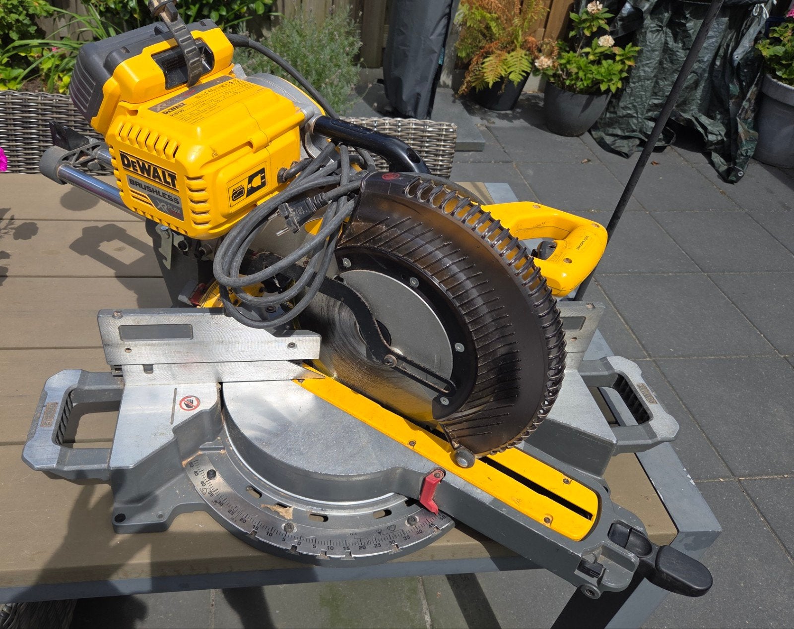 DeWalt DHS780 XR FlexVolt 54V Accu Afkortzaag Brushless, Ophalen, 1200 watt of meer, Afkortzaag, 70 mm of meer