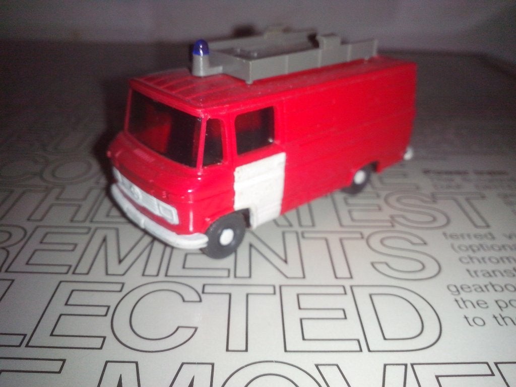 3xHO Nissan Prairie Brandweer + 2x Mercedes Feuerwehr Wiking, Ophalen of Verzenden, Nieuw, Auto, Wiking