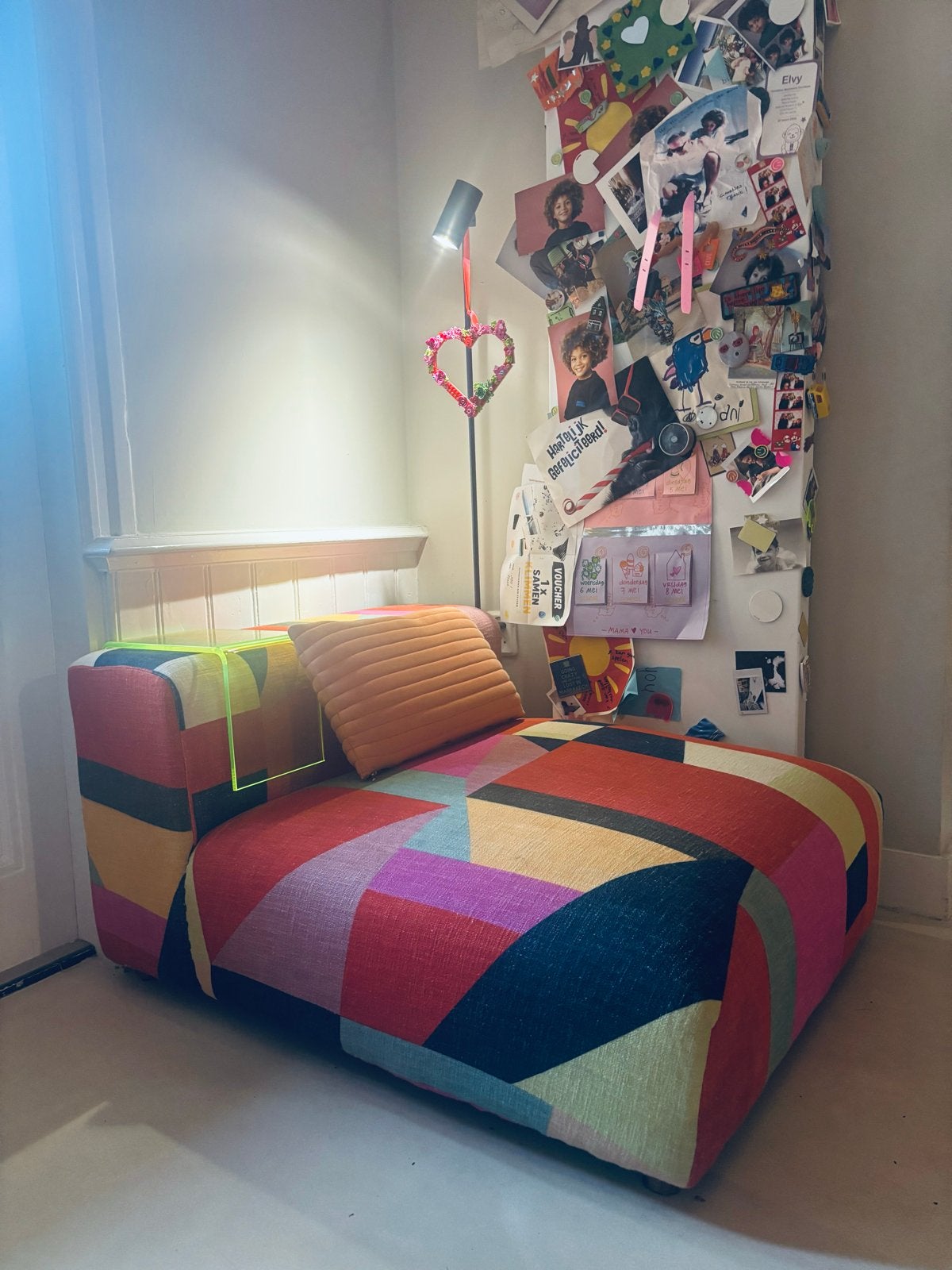 Foto 4 van Unieke Lounge Fauteuil - Grafisch Gekleurd Design