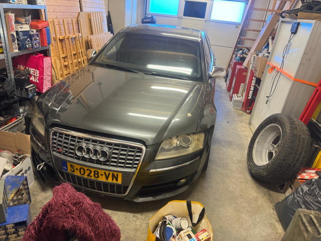 Audi S8 5.2 331KW Quattro AUT 2006 Grijs, Auto's, Audi, Automaat, 5204 cc, 120 €/maand, 1915 kg