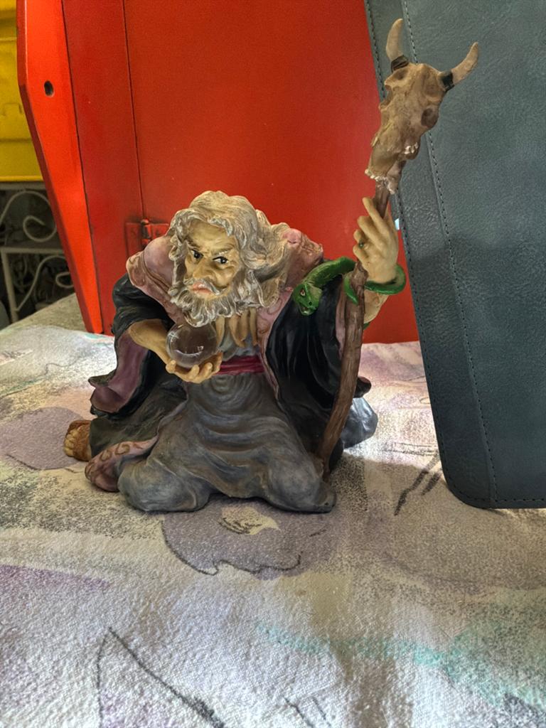 Fantasy Tovenaar Beeldje met Kristallen Bol en Slang, Ophalen of Verzenden, Gebruikt, Fantasy