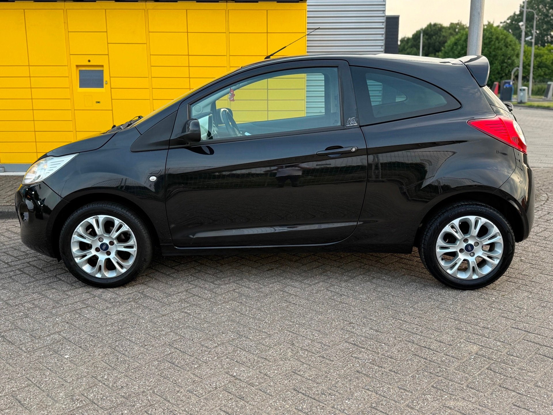 Ford Ka 1.2 Couture First Edition Bj 2010 AIRCO PDC LM-Velge, Auto's, Stof, Gebruikt, 4 cilinders, Zwart