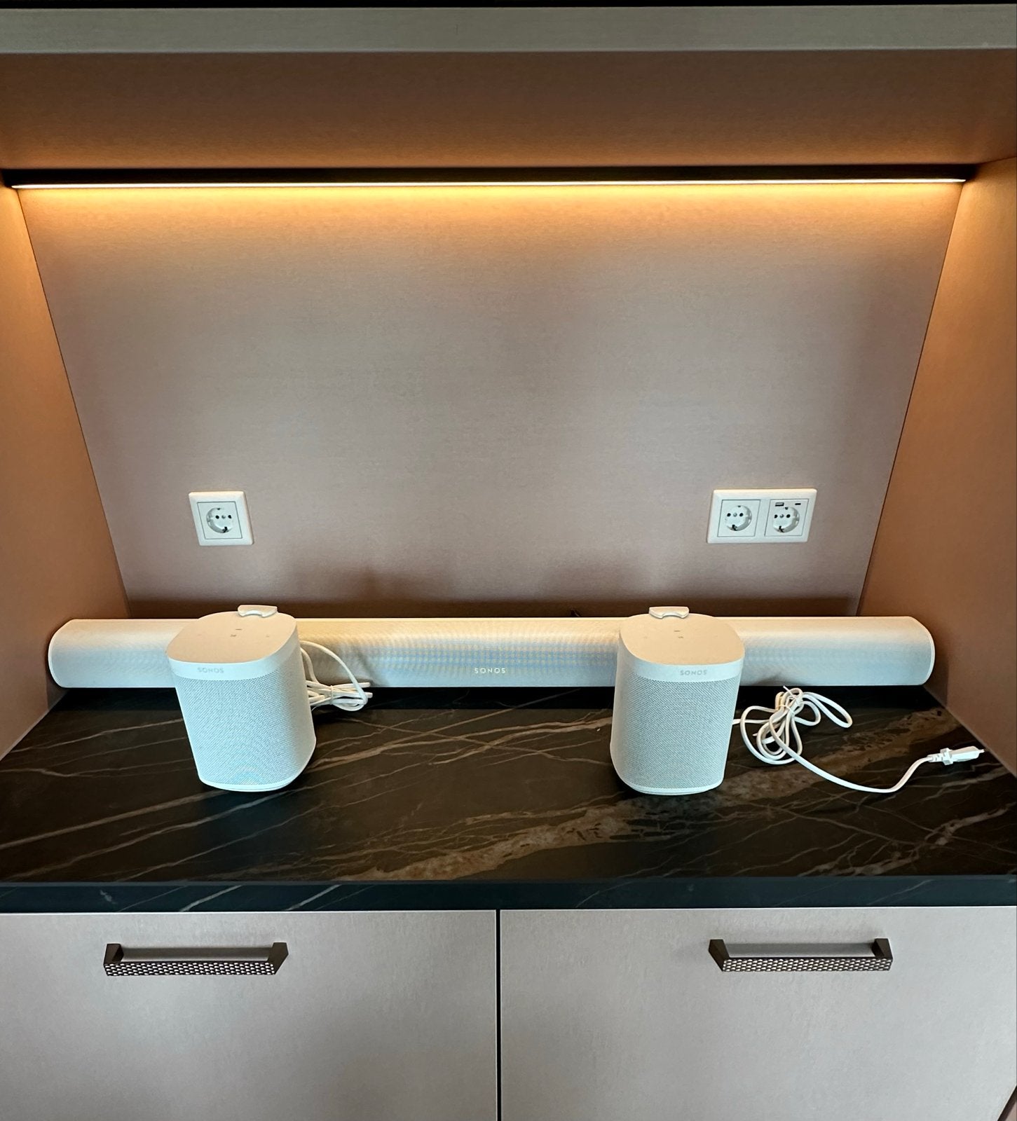 Sonos Arc s19 met 2 sony play speakers