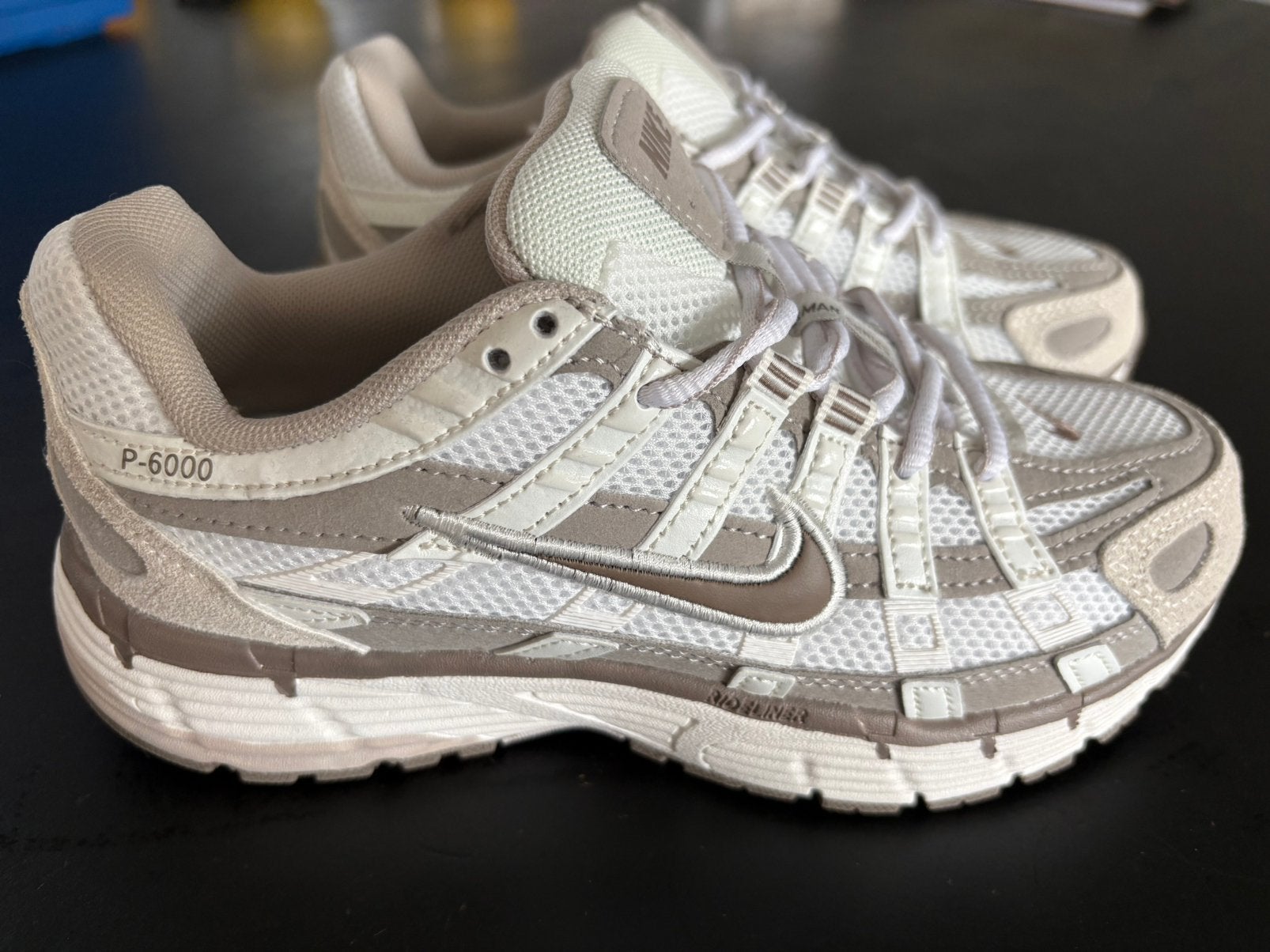 Nieuwe Nike P-6000 sneakers zandkleur/wit maat 36, Kleding | Heren, Schoenen, Verzenden, Wit, Nieuw, Sneakers of Gympen