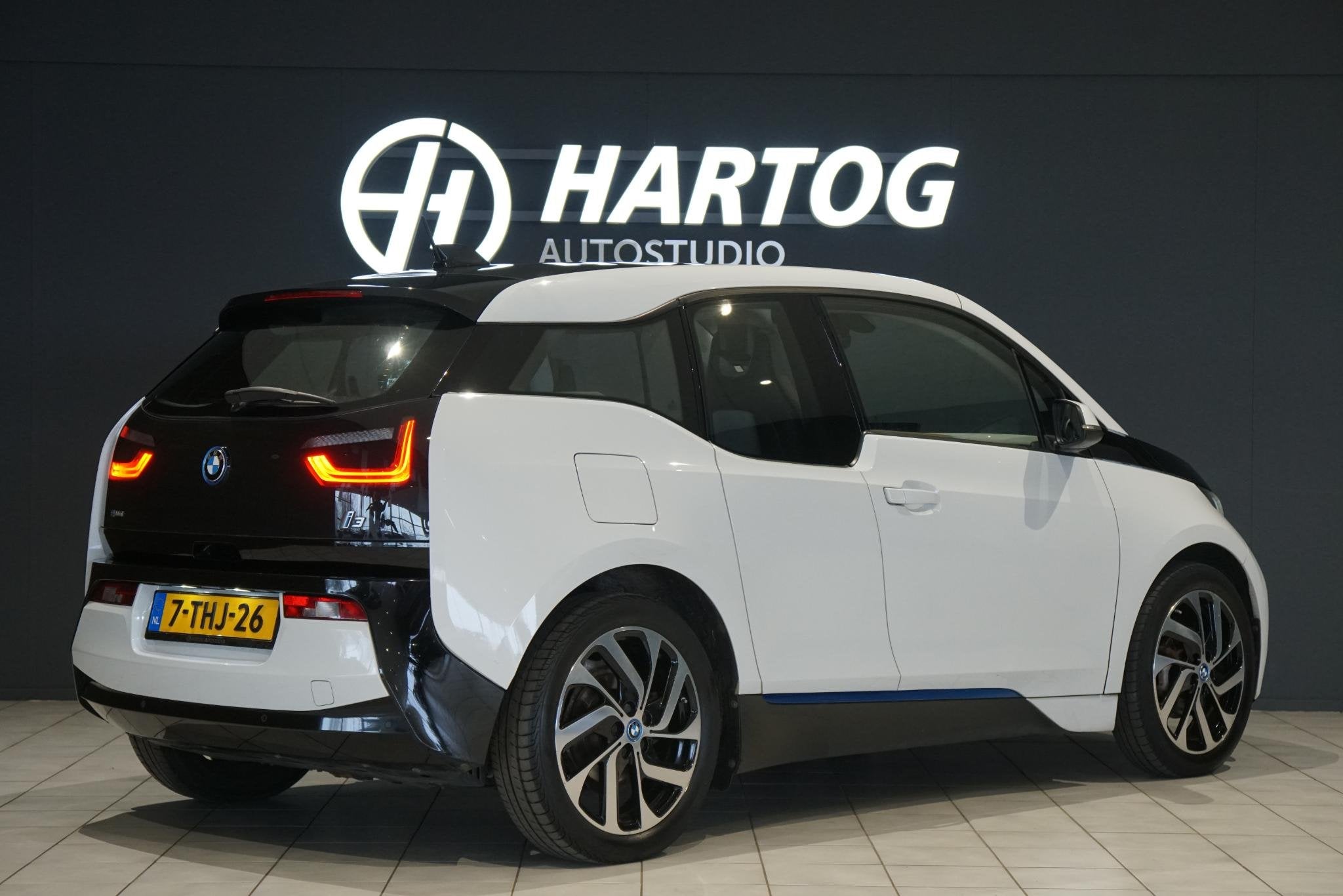 BMW i3 Basis Comfort 22 kWh, Auto's, Gebruikt, 22 kWh, 4 stoelen, Wit