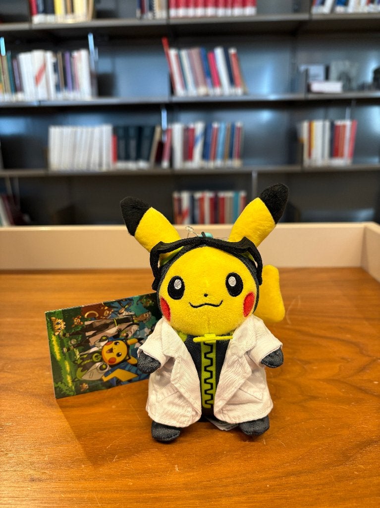 Pokémon GO Pikachu Professor Willow Knuffel, Ophalen of Verzenden, Nieuw, Overige typen, Foil