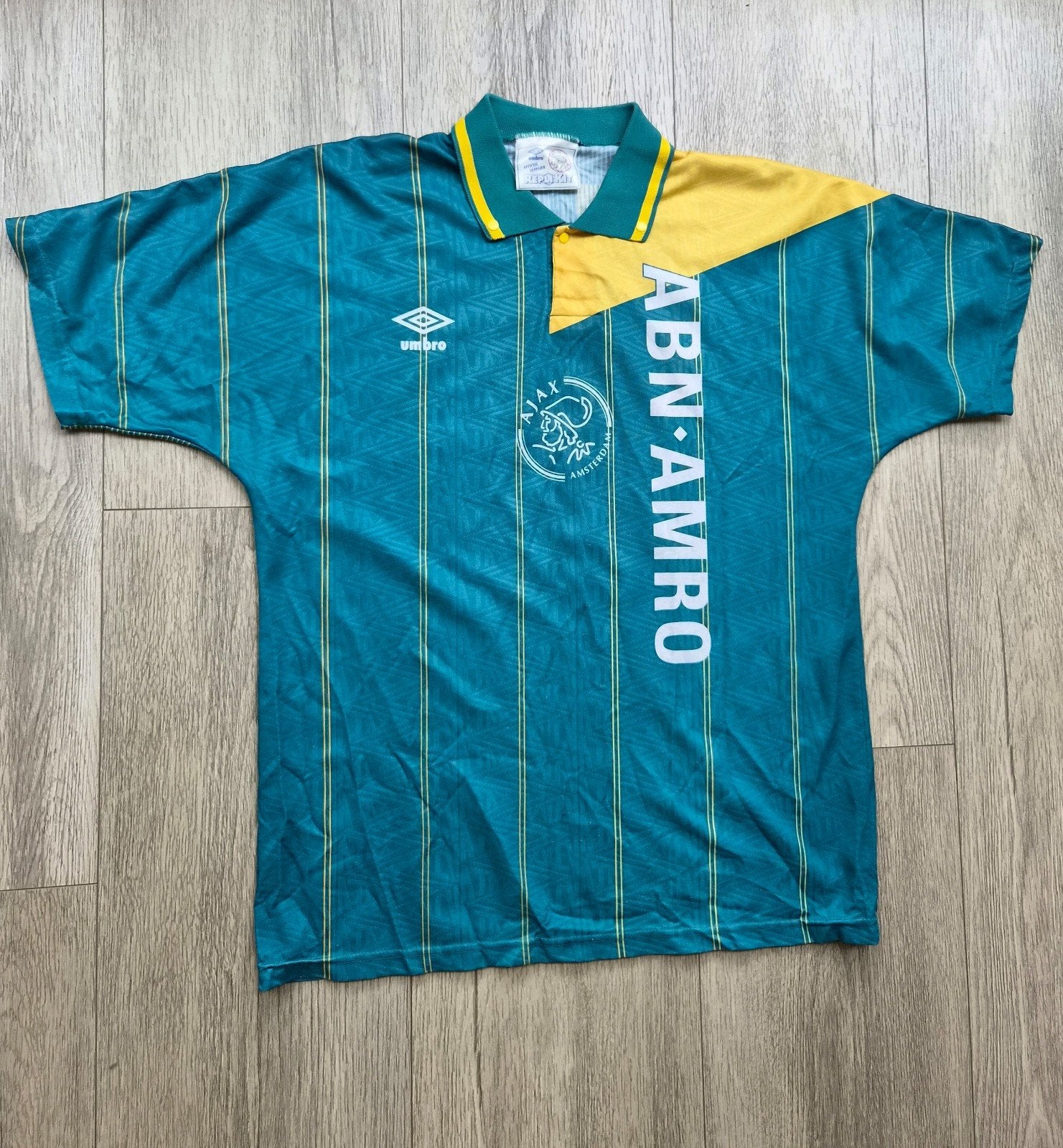 Origineel Ajax 1993 uitshirt (M), Sport en Fitness, Maat M, Verzenden, Zo goed als nieuw, Shirt