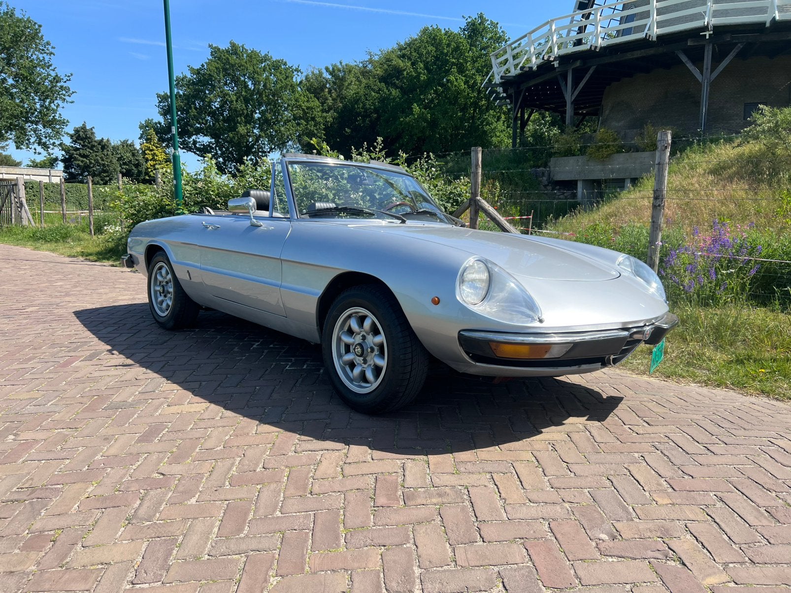 Alfa Romeo Spider 1600 S2 Chrome bumper Europeesche auto, Auto's, Oldtimers, Achterwielaandrijving, Zwart, Cabriolet, 1590 cc