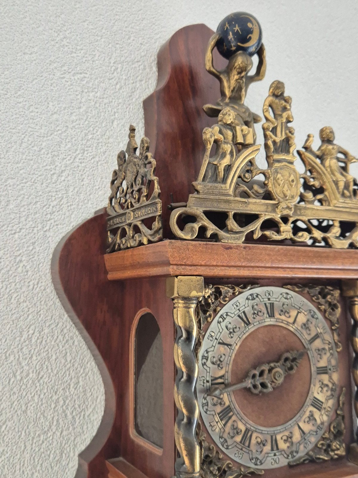Zaanse wandklok, Ophalen
