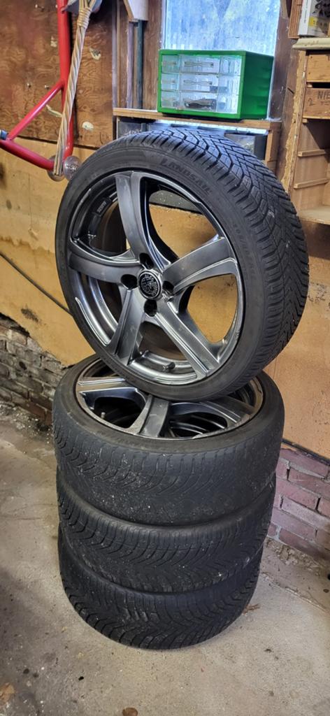 17 inch velgen met banden 4x98 Alutec Shark Alfa Romeo Mito, Auto-onderdelen, Banden en Velgen, Velg(en), 17 inch, Ophalen of Verzenden