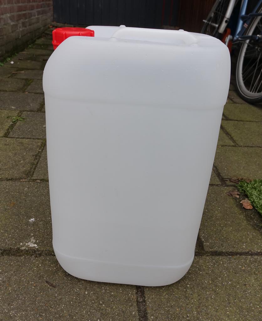 jerrycan 25 liter, Tuin en Terras, Regentonnen, Minder dan 75 liter, Ophalen of Verzenden, Zo goed als nieuw, Kunststof