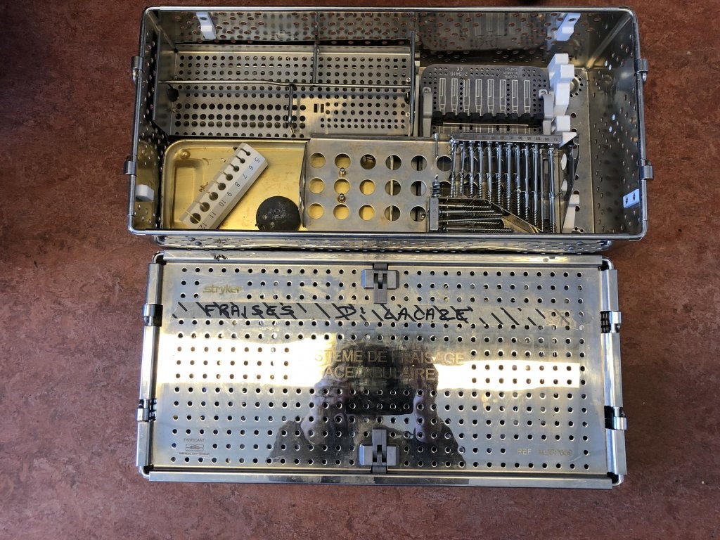 Stryker cassette met orthopedisch schroeven, platen, krammen, Niet ingevuld, Niet ingevuld, Ophalen of Verzenden, Zo goed als nieuw