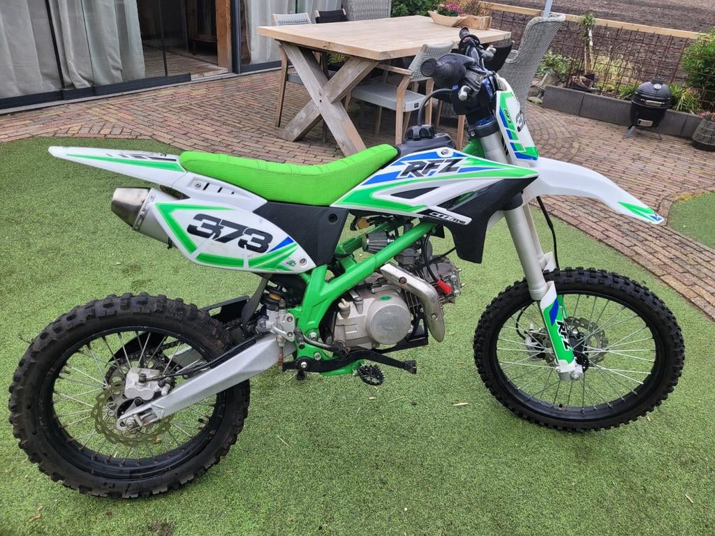 Apollo RFZ Pitbike 140cc  in de kleuren groen wit zwart., Fietsen en Brommers, Zo goed als nieuw, 4 versnellingen, Ophalen, Overige merken