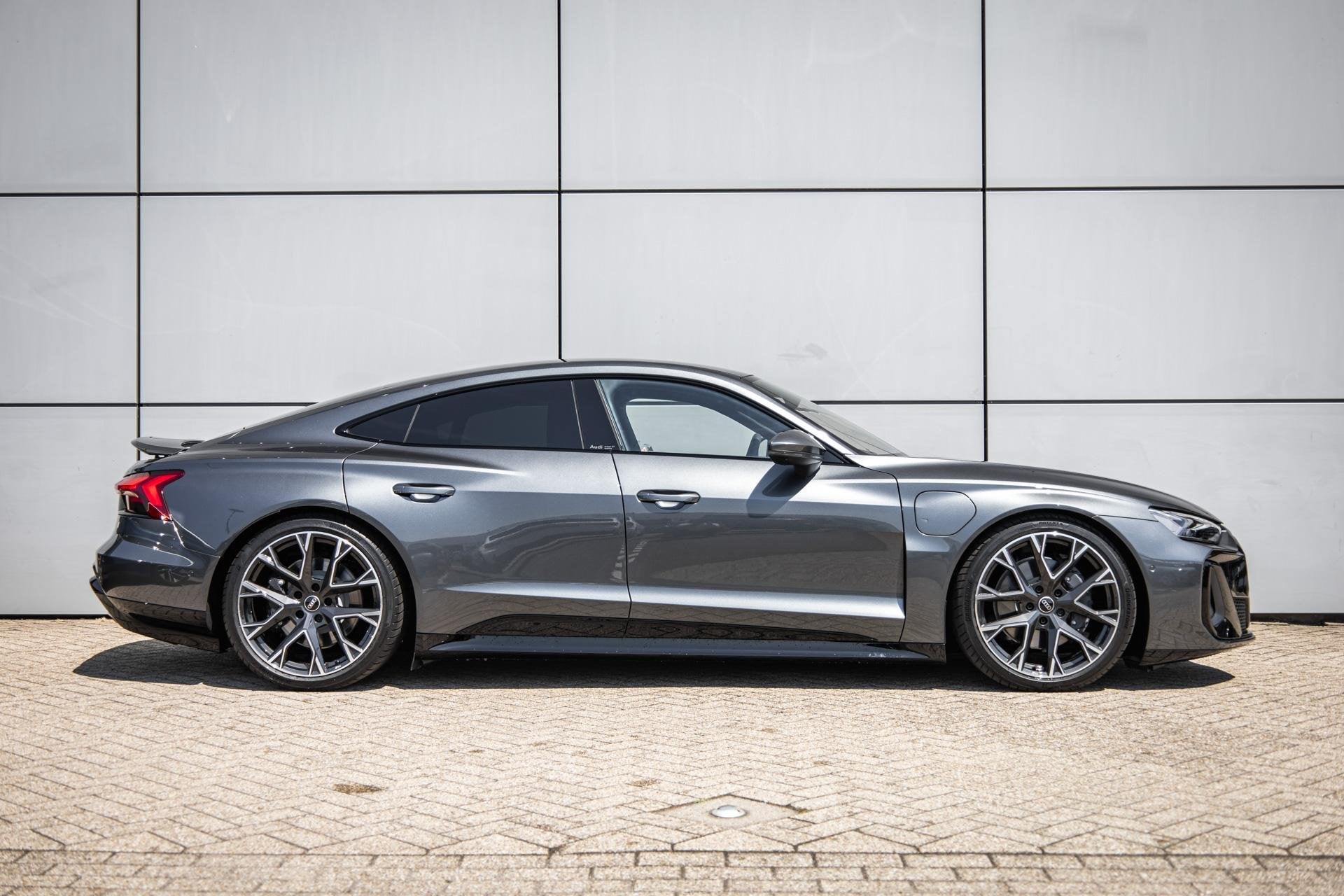 Audi e-tron GT 503pk | B&O 3D | Achterasbesturing | Autonome, Auto's, Automaat, 660 min, Zwart, 2255 kg