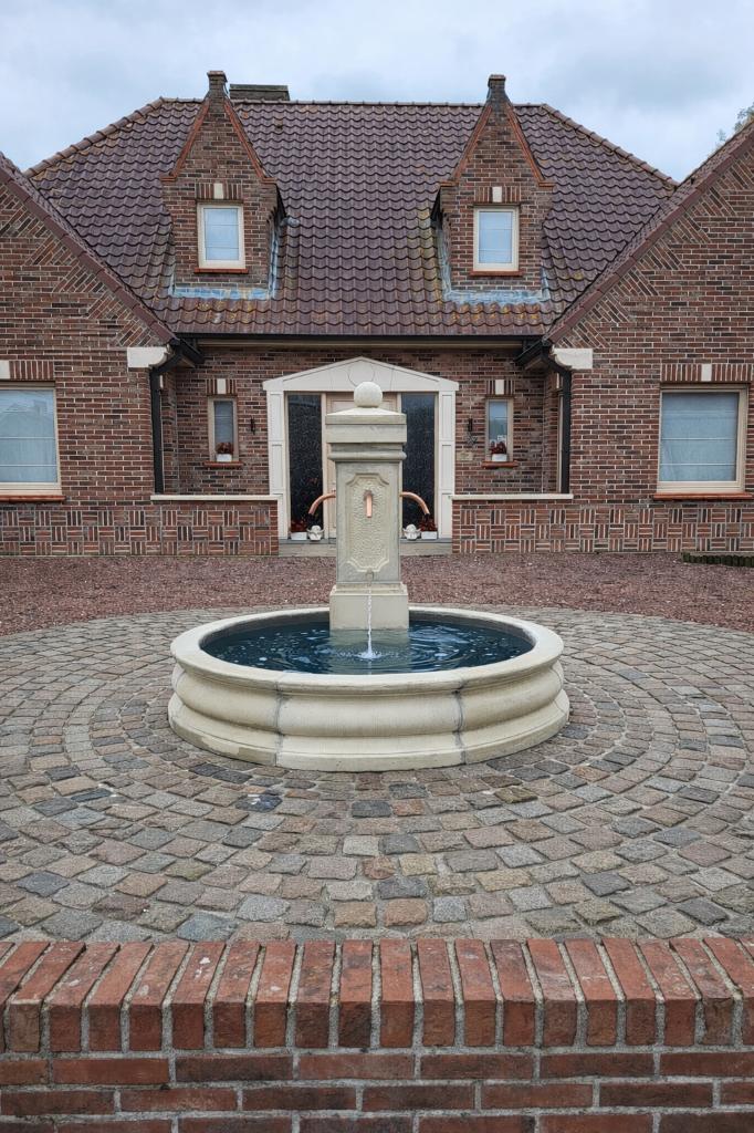 Provence dorpsfontein, Ophalen, Nieuw, Beton, Fontein