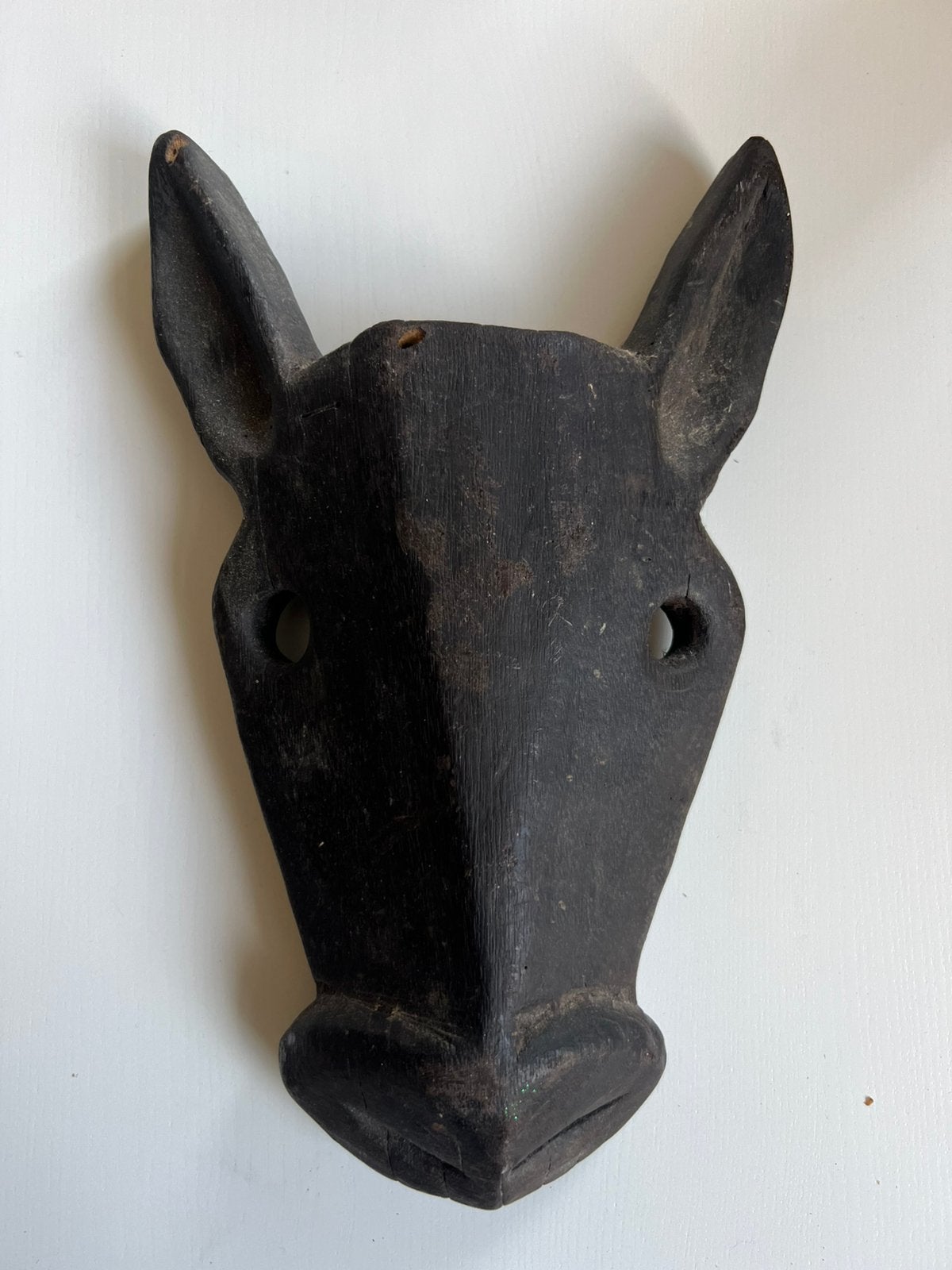 Houten masker, Ophalen