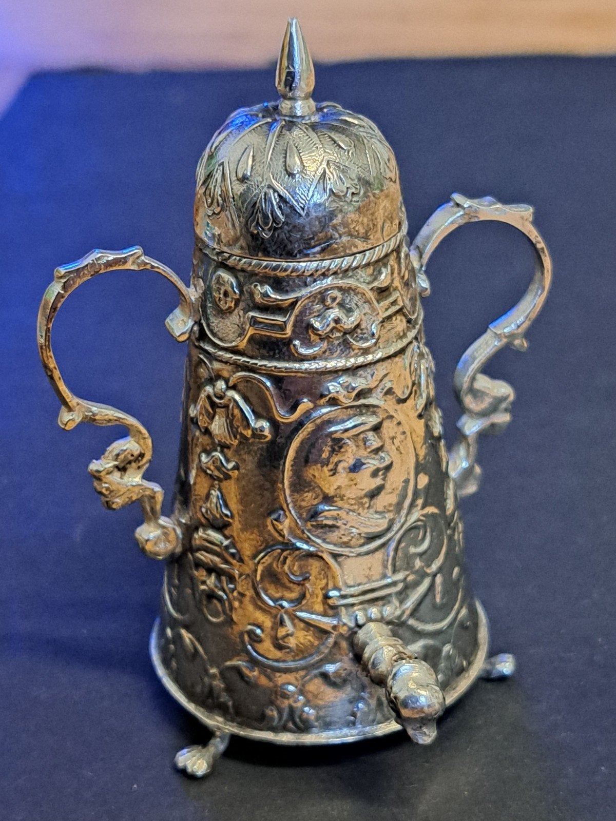 miniatuur zilveren kraantjeskan