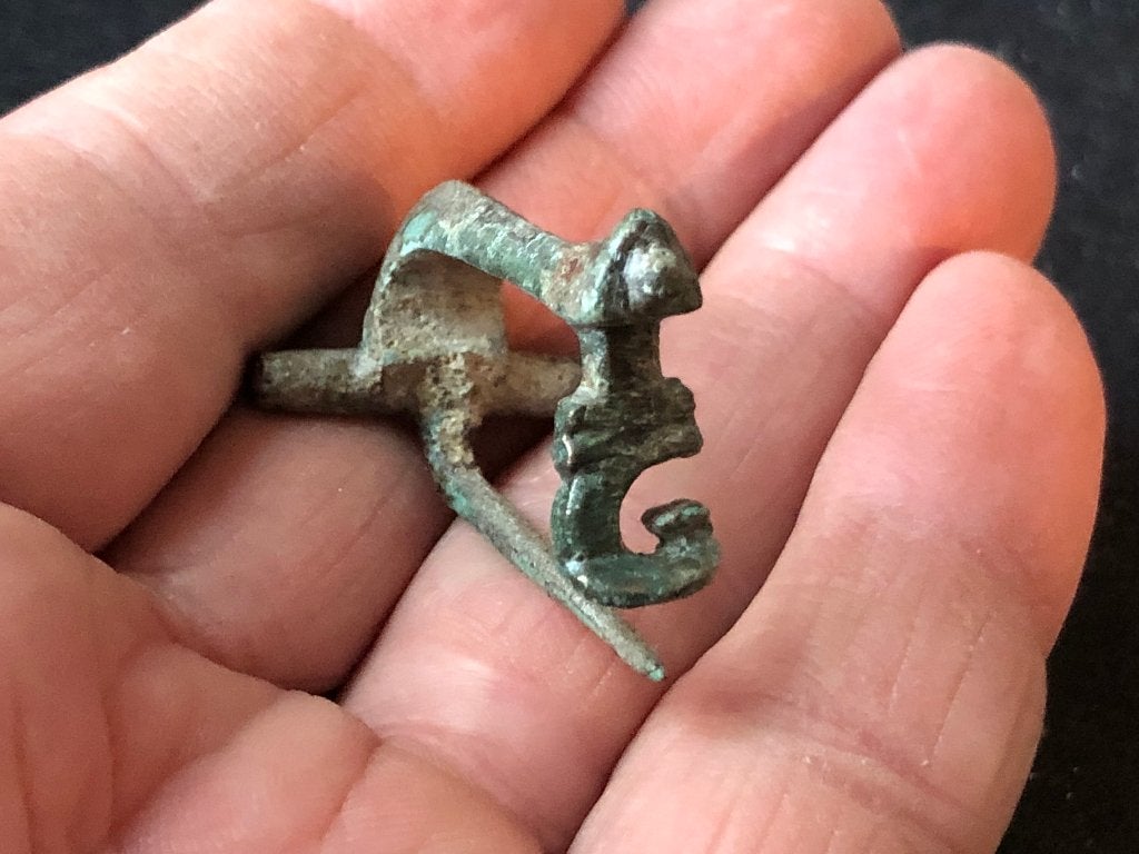 ROMEINSE Knie FIBULA intacte mantelspeld 1800jr Bodemvondst, Ophalen of Verzenden