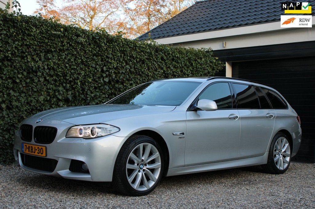 BMW 5-serie Touring 528xi High Executive | xDrive | M-pakket, Auto's, BMW, Automaat, Gebruikt, Zwart, 4 cilinders