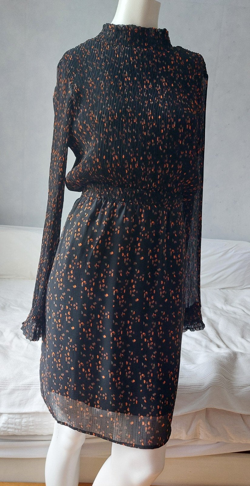 Zwarte jurk met oranje print, Zwart, Maat 42/44 (L), Ophalen of Verzenden, Zo goed als nieuw