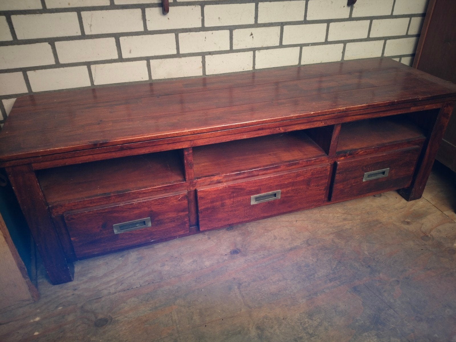 Robuust houten tv-meubel met lades - 160x45x53 cm, Ophalen, Gebruikt, Hout, Cd's