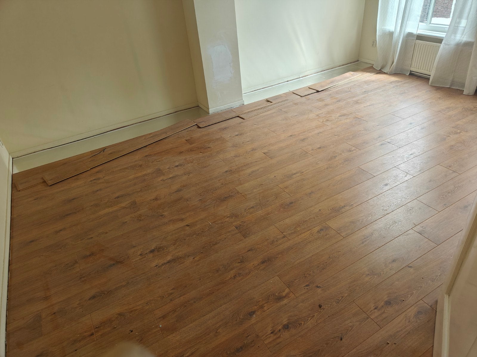 20,5m2 + 9,5m2 kliklaminaat, Ophalen, Gebruikt, 50 tot 150 cm, 10 m² of meer