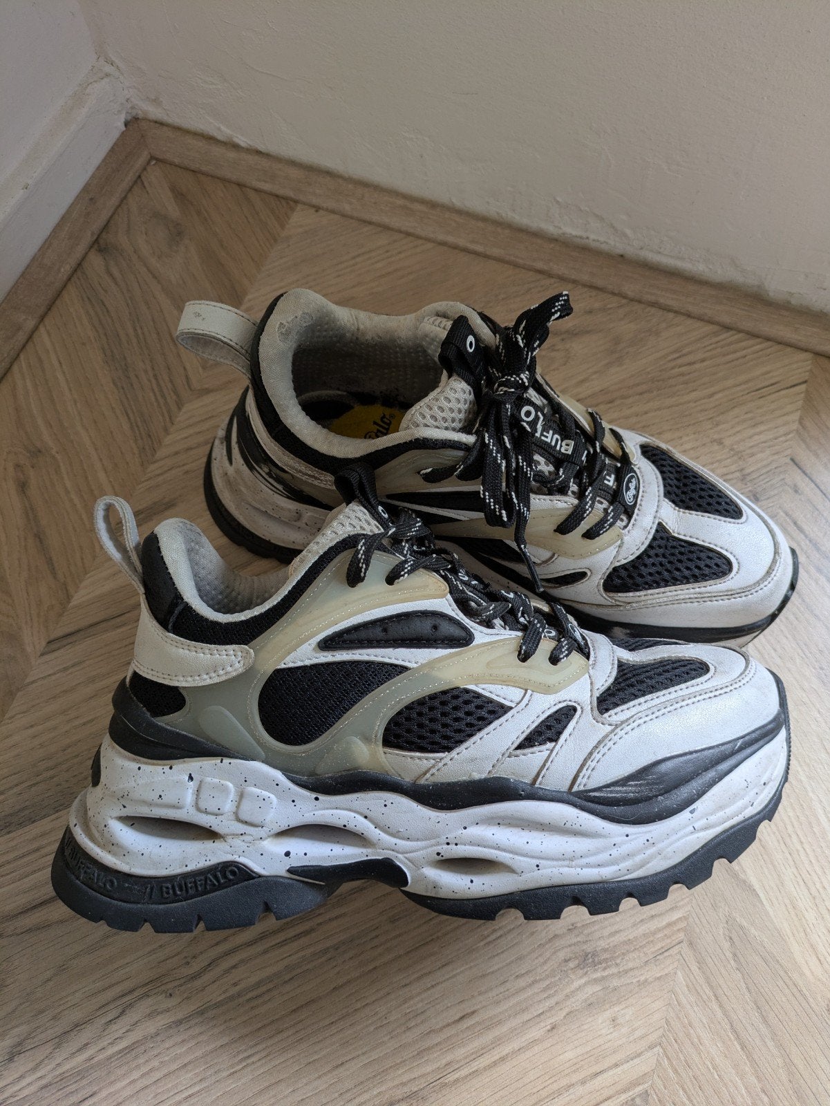 buffalo sneakers maat 38 zwart wit, Wit, Ophalen of Verzenden, Sneakers of Gympen, Gedragen