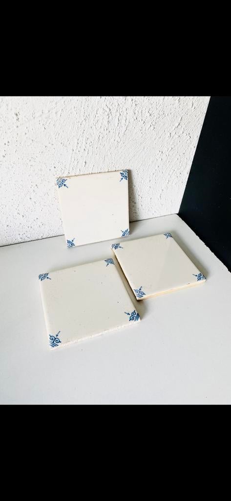 set:   3 ANTIEKE ‘OSSEKOP’ WANDTEGELS, Ophalen of Verzenden