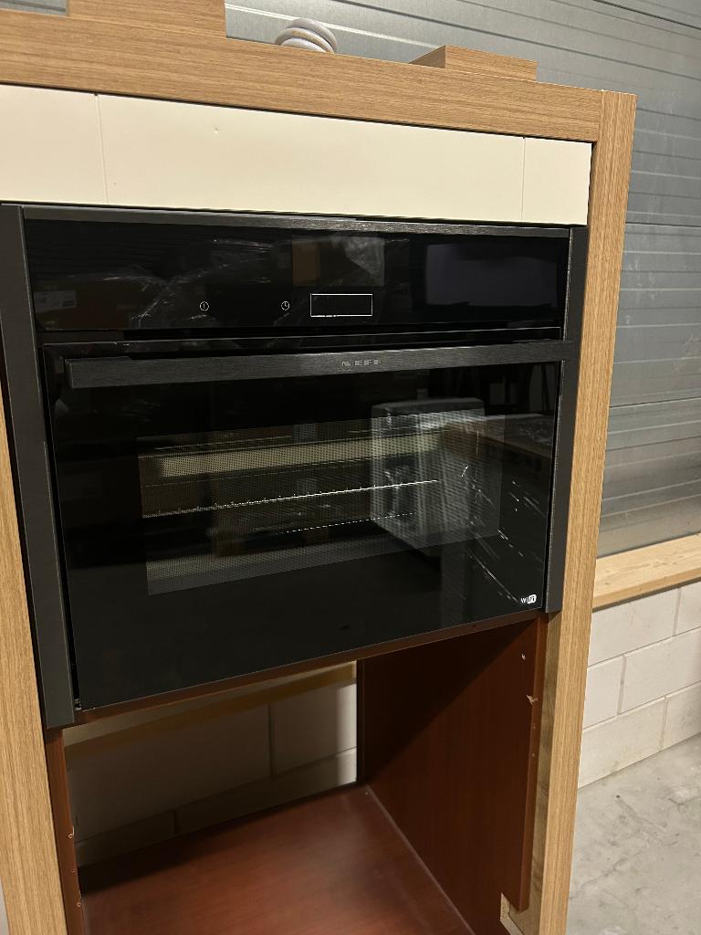 Neff compacte oven met volwaardige stoom, Ophalen, 45 tot 50 cm, Hete lucht, Oven