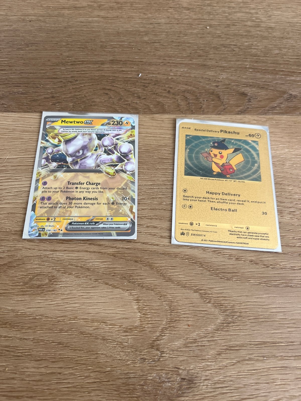 Special Delivery Pikachu & Mewtwo GX met mapje, Ophalen of Verzenden, Zo goed als nieuw, Meerdere kaarten