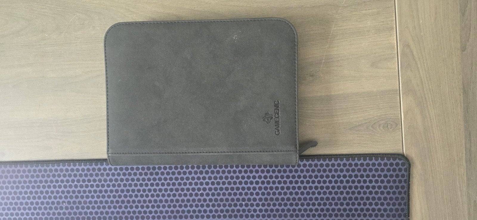 Gamegenic 4-Pocket ZipFolio Binder - Zwart, Hobby en Vrije tijd, Verzamelkaartspellen | Magic the Gathering, Ophalen of Verzenden