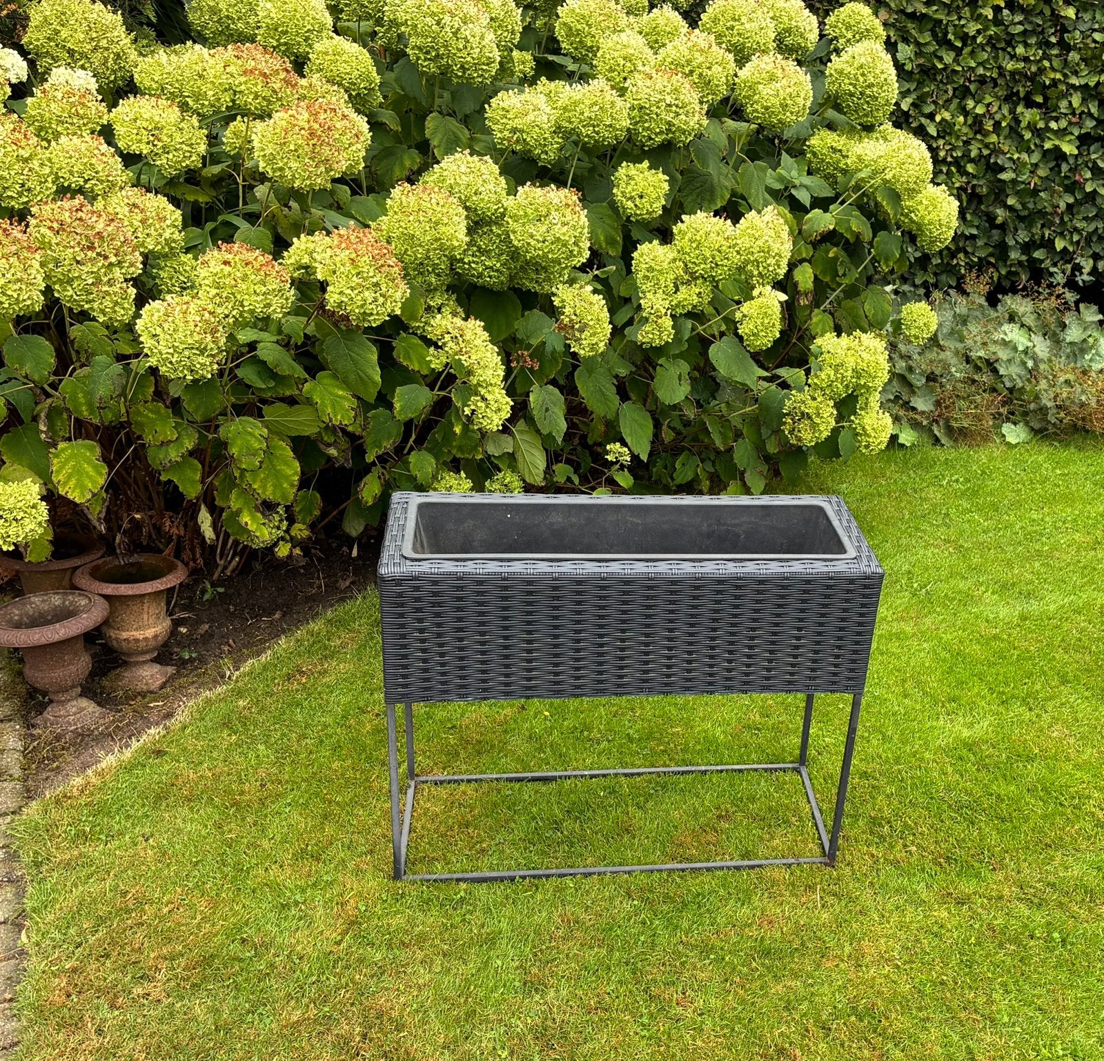 Zwarte plantenbak met standaard, Kunststof, Gebruikt, Balkon, Ophalen of Verzenden